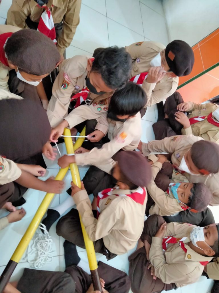 Perkuat PPK dengan Kegiatan Pramuka