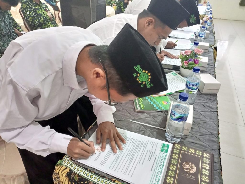 Sebanyak 13 Orang Tandatangani Pakta Integritas Sekolah