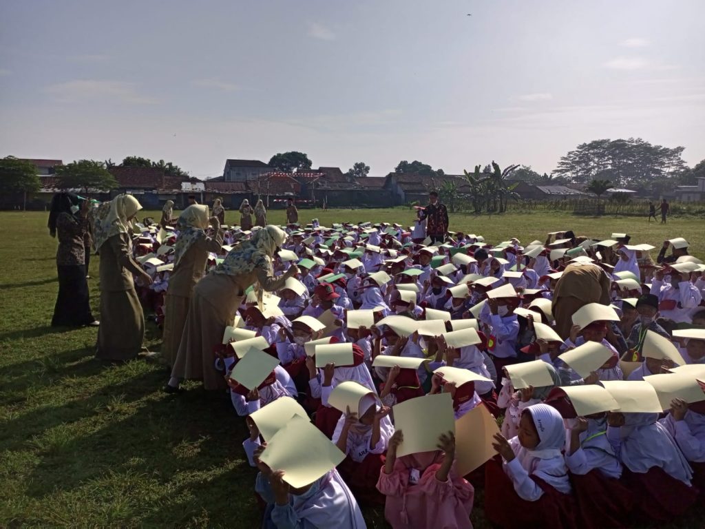 Lepas Burung dan Koreografi Tulisan Warnai Pembukaan MPLS Sekolah