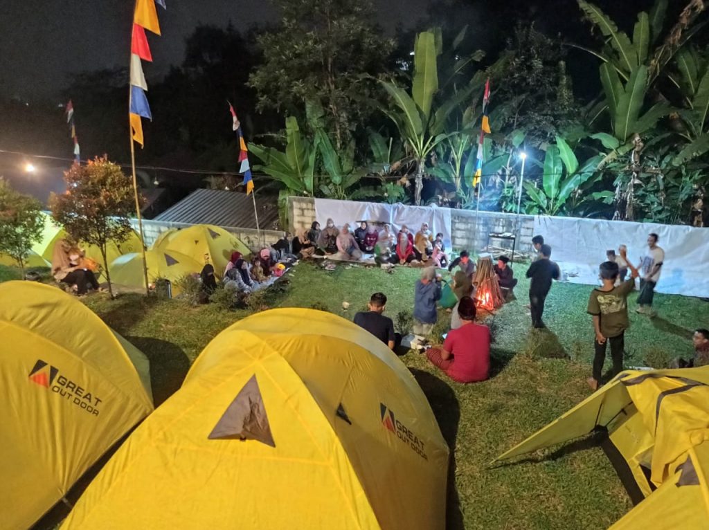 Membangun Character Building Tim Melalui Camping dan Refresing